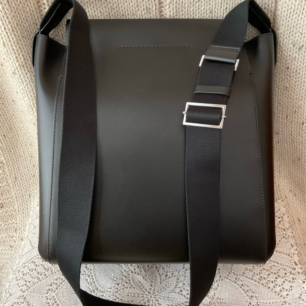 Everlane Form Bag ⭐️ NWT ⭐️ black ⭐️ crossbody ⭐️ dust bag ⭐️ - Picture 15 of 15